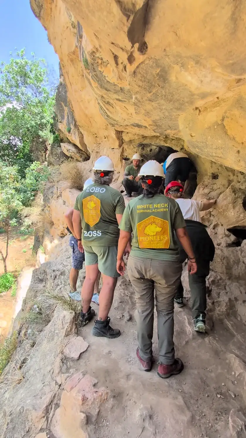 Equipo White Neck en una salida a la naturaleza